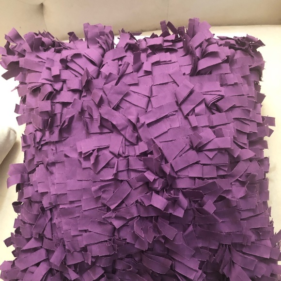 Gorgeous purple accent pillow with insert - zipper cover for washing . - Picture 2 of 4